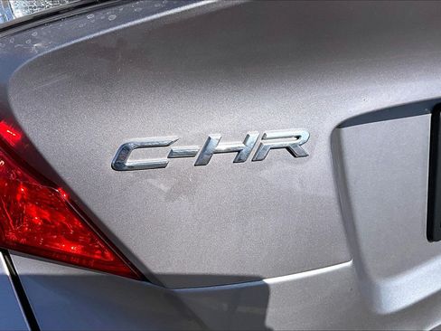 Used 2018 Toyota C-HR XLE FWD image 29