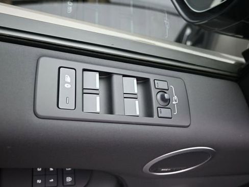 New 2025 Land Rover Discovery S AWD/4WD image 20