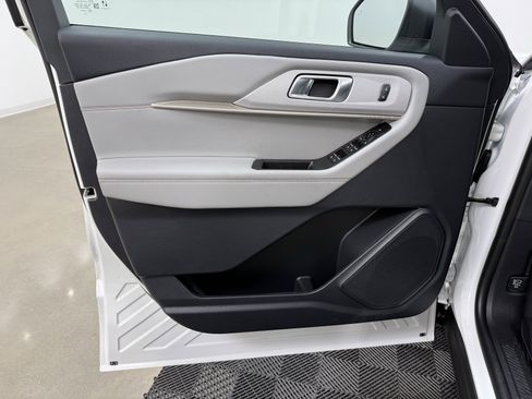 New 2025 Ford Explorer Active w/ Active Comfort Package image 9