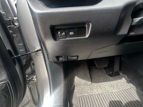 Used 2025 Toyota RAV4 LE AWD/4WD image 6