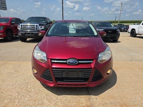 Used 2014 Ford Focus SE w/ Equipment Group 201A FWD image 2