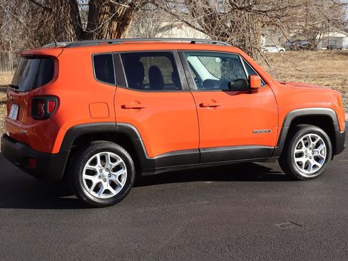 Used 2016 Jeep Renegade Latitude w/ Cold Weather Group image 4