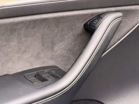 Used 2023 Tesla Model Y Long Range image 29