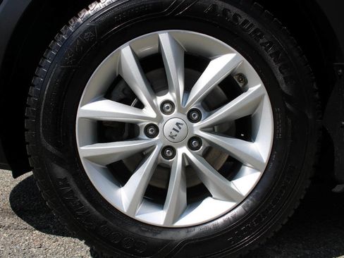 Used 2018 Kia Sorento LX image 18