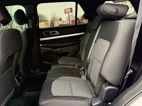 Used 2017 Ford Explorer XLT image 12