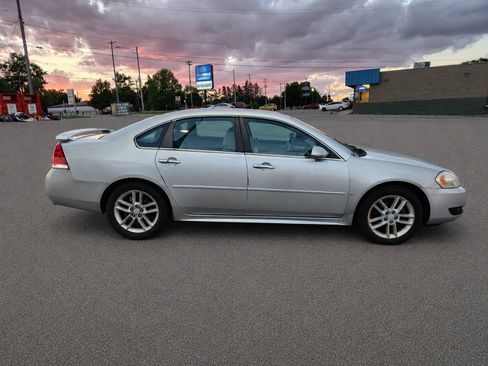 Used 2012 Chevrolet Impala LTZ FWD image 3