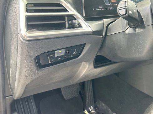 Used 2025 BMW 330i Sedan RWD image 19