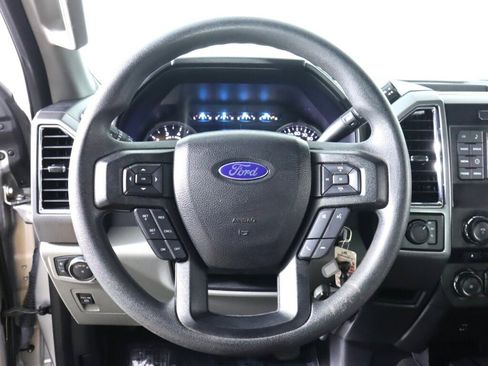 Used 2016 Ford F150 XLT image 12