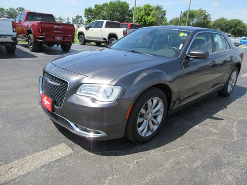 Used 2016 Chrysler 300 Limited AWD/4WD image 10