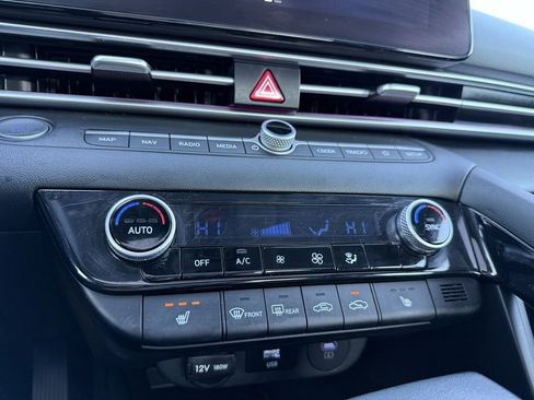 Used 2024 Hyundai Elantra SEL w/ Convenience Package image 17