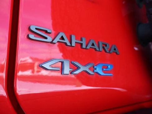 Used 2025 Jeep Wrangler Unlimited Sahara image 32