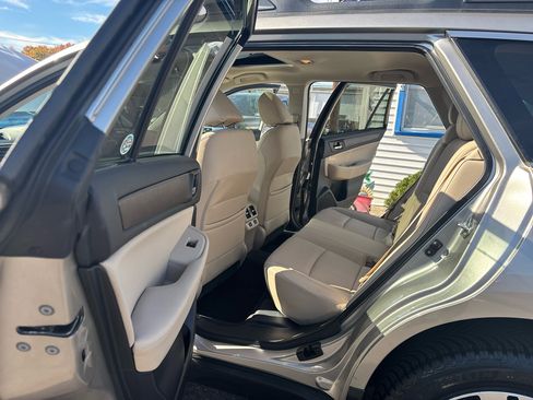 Used 2017 Subaru Outback 2.5i Limited image 13