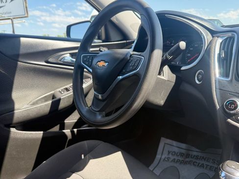 Used 2020 Chevrolet Malibu LT FWD image 17
