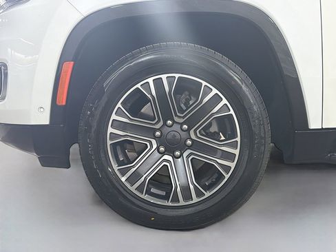 Used 2024 Jeep Wagoneer Series II image 34