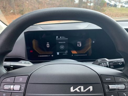 Used 2025 Kia K4 LXS image 34