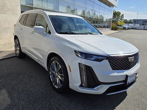 Used 2024 Cadillac XT6 Premium Luxury w/ Technology Package image 17