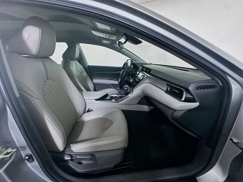 Used 2020 Toyota Camry SE image 29