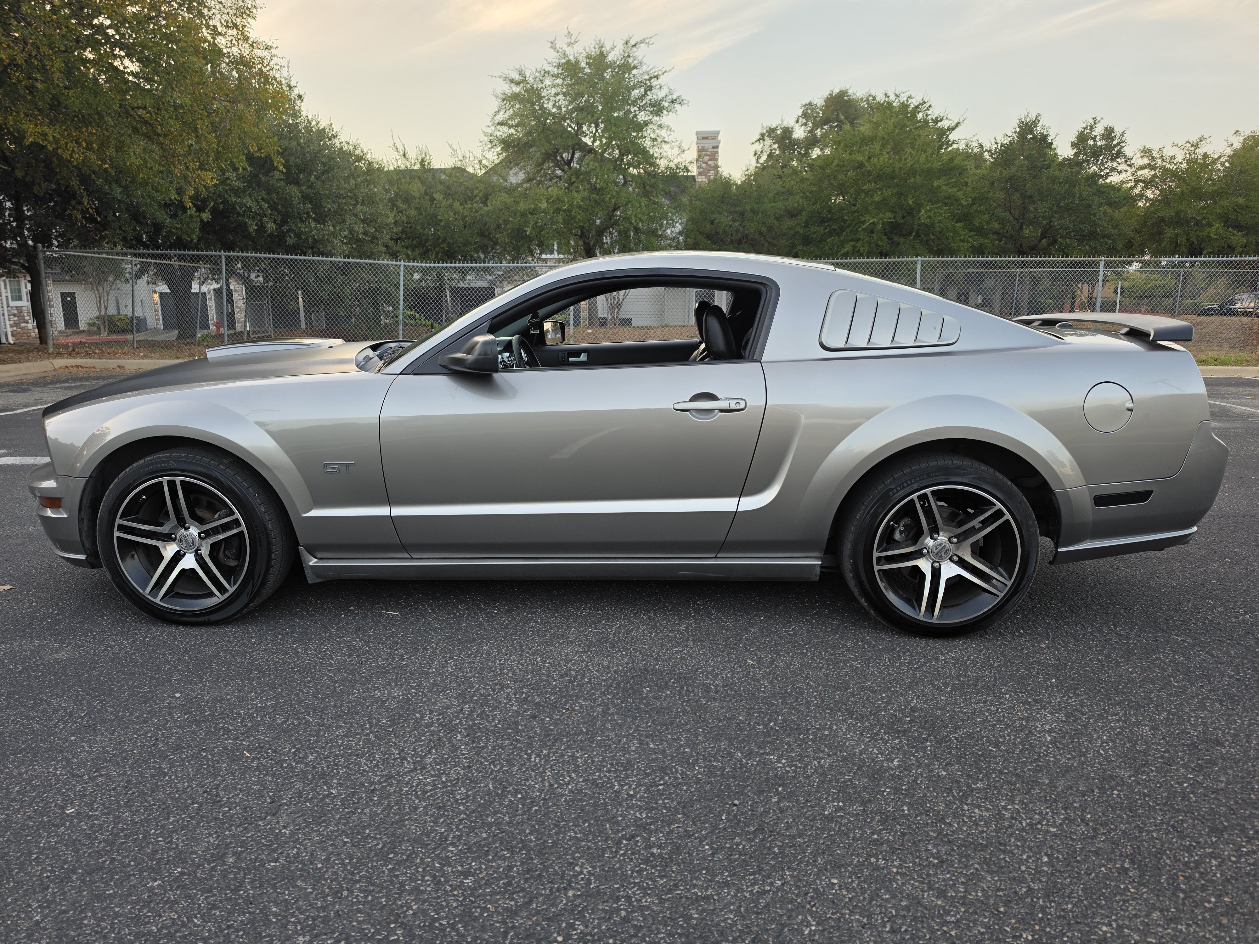 Used 2008 Ford Mustang GT Premium RWD image 4