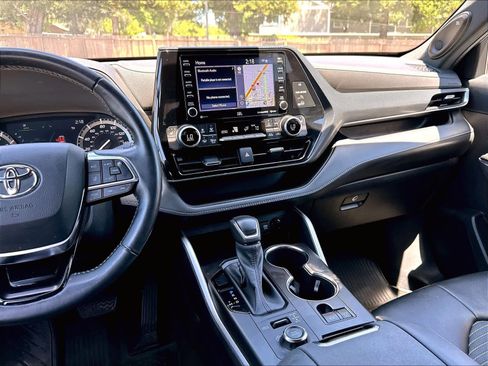 Used 2021 Toyota Highlander XSE AWD/4WD image 9