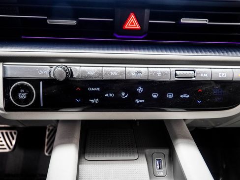 Used 2024 Hyundai Ioniq 6 Limited image 21