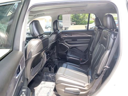 Used 2022 Jeep Grand Cherokee L Limited AWD/4WD image 16