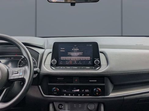 Used 2024 Nissan Rogue SV FWD image 19
