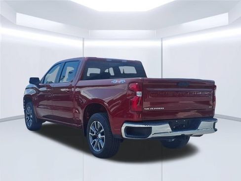 Used 2022 Chevrolet Silverado 1500 LT w/ Convenience Package II AWD/4WD image 9