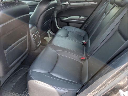 Used 2015 Chrysler 300 Limited RWD image 16
