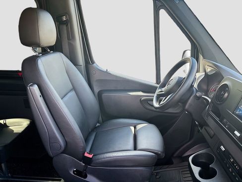 Used 2023 Mercedes-Benz Sprinter 3500 image 32