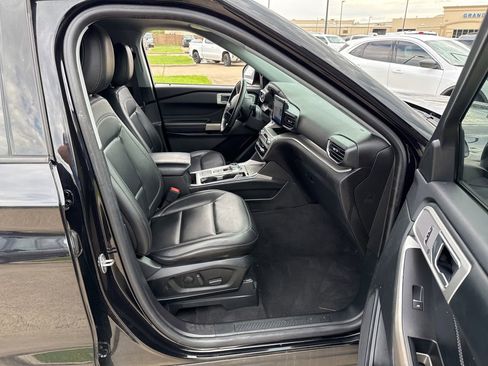 Used 2022 Ford Explorer XLT w/ Equipment Group 202A RWD image 14
