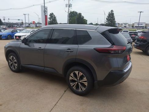 Used 2021 Nissan Rogue SV w/ Premium Package image 8