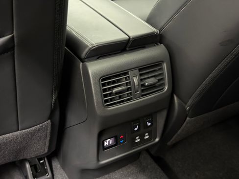 Used 2026 Nissan Rogue Platinum w/ Platinum Premium Package image 18