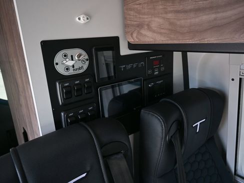 Used 2023 Mercedes-Benz Sprinter 2500 image 21