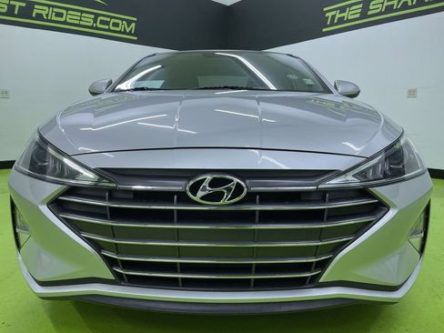 Used 2019 Hyundai Elantra SE image 3