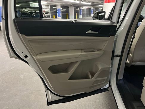 Used 2023 Volkswagen Atlas SE AWD/4WD image 18