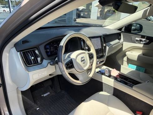 Used 2025 Volvo XC60 T8 Plus w/ Protection Package Premier AWD/4WD image 5