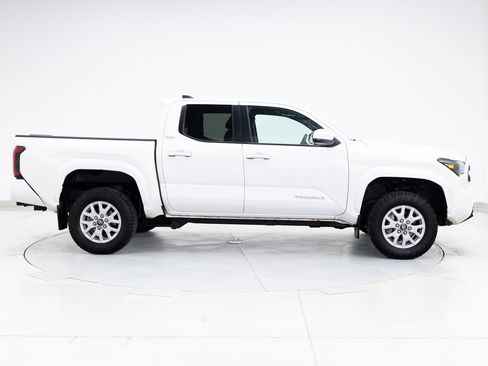 Used 2024 Toyota Tacoma SR5 AWD/4WD image 11