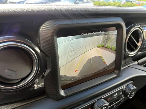 Used 2021 Jeep Wrangler Unlimited Rubicon w/ Dual Top Group AWD/4WD image 19