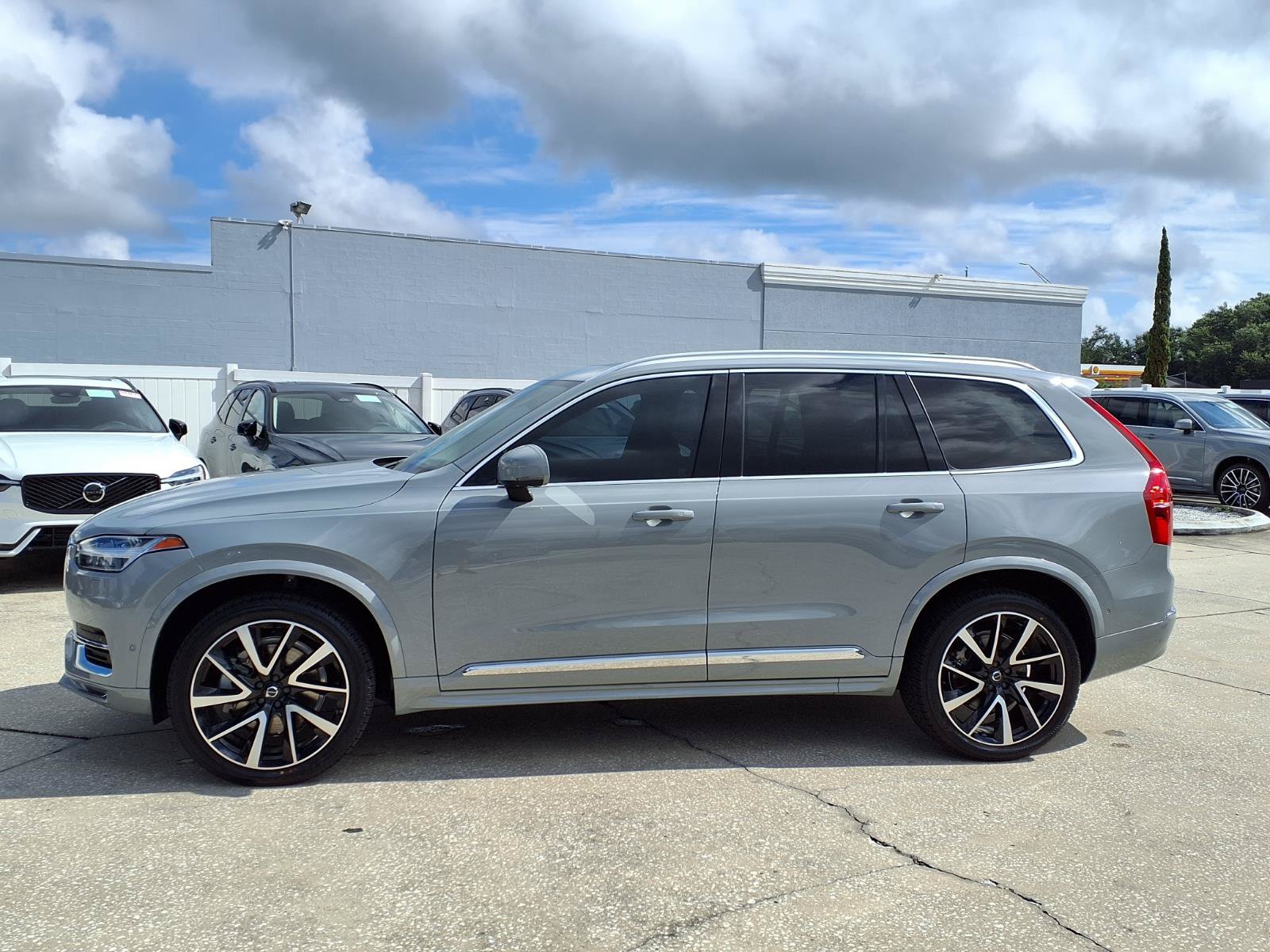 Certified 2024 Volvo XC90 B6 Plus w/ Protection Package Premier AWD/4WD image 4