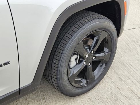 New 2025 Jeep Grand Cherokee Limited w/ Black Appearance Package RWD image 6