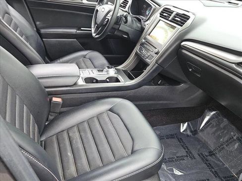 Used 2017 Ford Fusion SE w/ Equipment Group 201A image 19