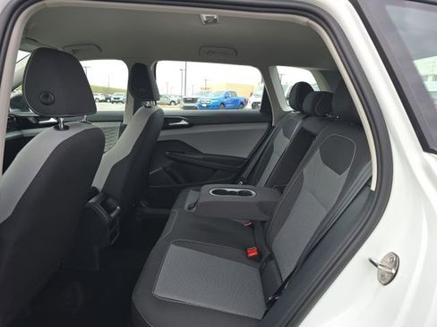 Used 2022 Volkswagen Taos S image 15