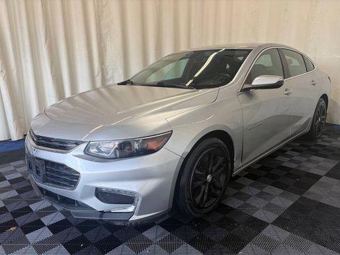 Used 2016 Chevrolet Malibu LT FWD image 2