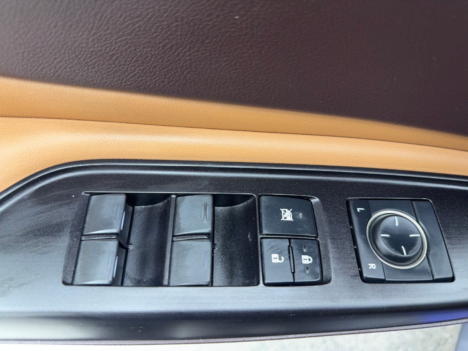 Used 2019 Lexus ES 300h w/ Premium Package FWD image 30