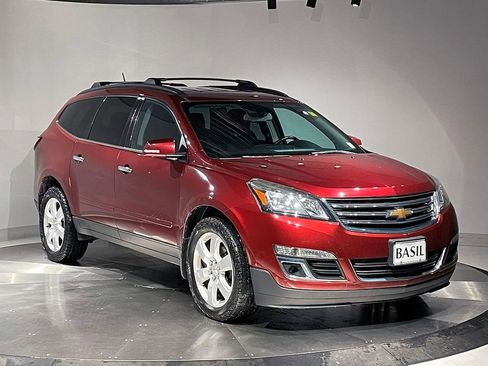 Used 2017 Chevrolet Traverse LT w/ Style and Technology Package image 39