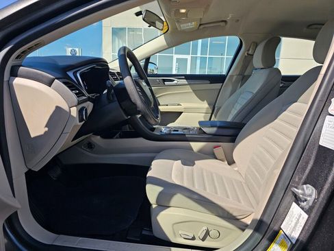 Used 2018 Ford Fusion SE image 10