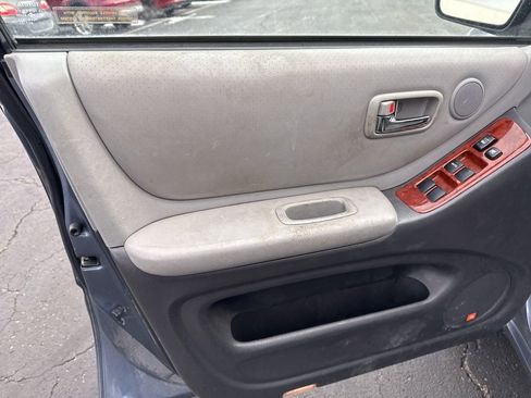 Used 2005 Toyota Highlander V6 image 8