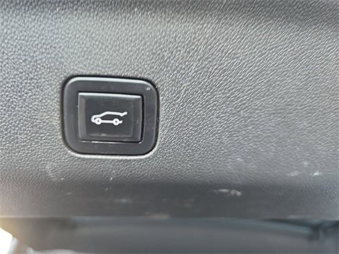 Used 2021 Cadillac Escalade Sport Platinum w/ LPO, ONYX Package image 17