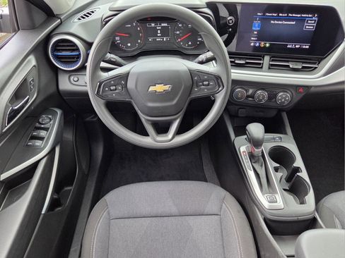 Used 2025 Chevrolet Trax LS w/ Driver Confidence Package FWD image 12
