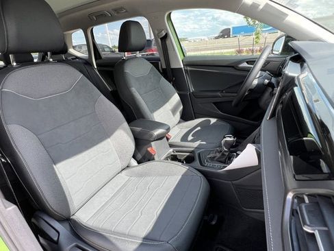 New 2025 Volkswagen Taos SE image 27